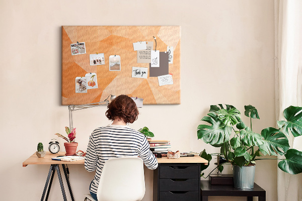 Prikbord met geometrische driehoeken in oranjetinten