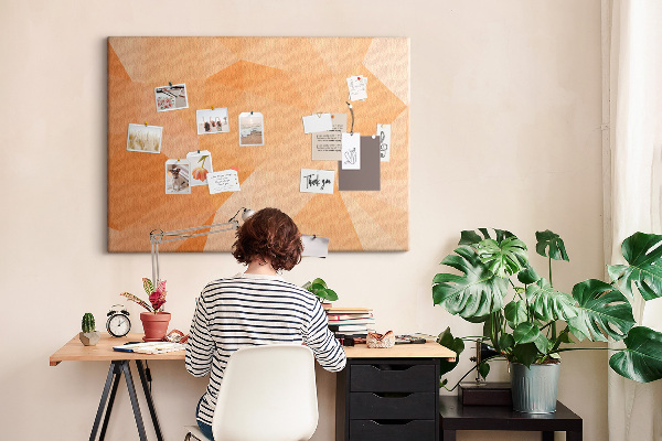 Prikbord met geometrische driehoeken in oranjetinten