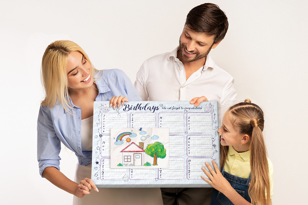 Verjaardagskalender met kleurrijke accenten en prikbord