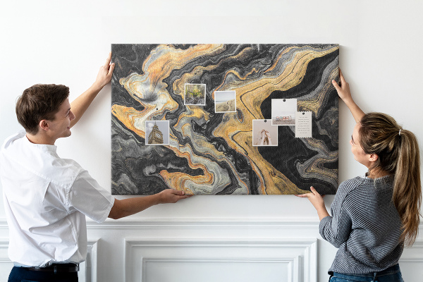 Kurkbord met een abstract patroon van gouden en zwarte golven