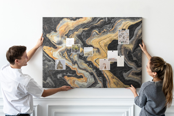 Kurkbord met een abstract patroon van gouden en zwarte golven