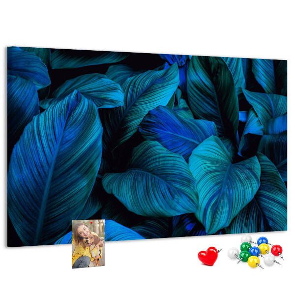 Kurk prikbord met intense bladeren in blauwe tinten