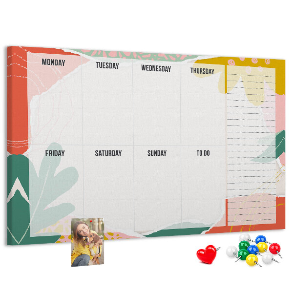 Kurkbord met bloemenkalender en kleurrijke accenten
