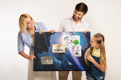 Kurk prikbord met ruimtelandschap met planeten en wolken