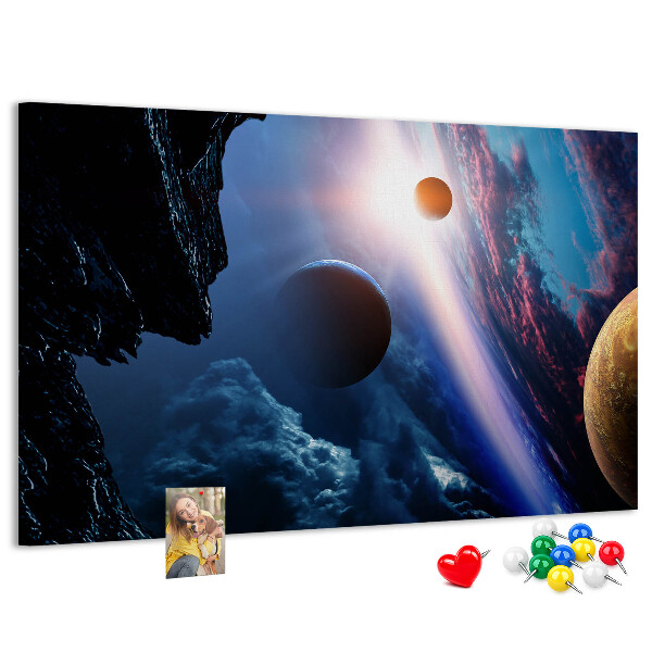 Kurk prikbord met ruimtelandschap met planeten en wolken