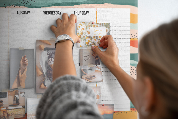 Kurkbord kleurrijke planner met weekindeling