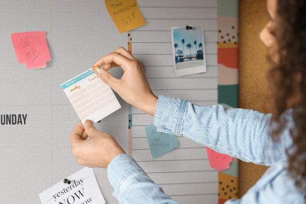 Kurkbord kleurrijke planner met weekindeling