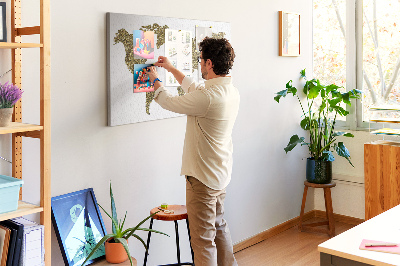 Kurkbord gouden wereldkaart op een witte achtergrond