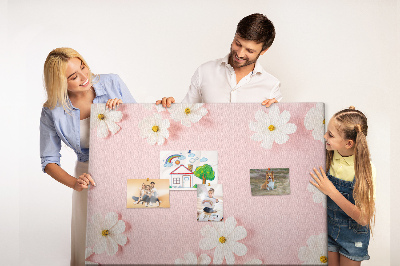 Prikbord met bloemenpatroon op een roze achtergrond