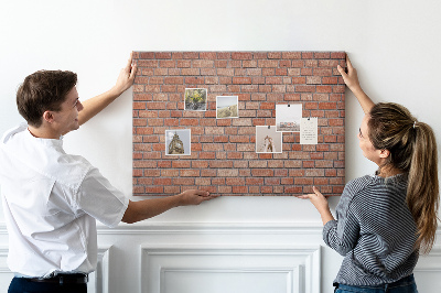Prikbord met print van een bakstenen muur in warme tinten