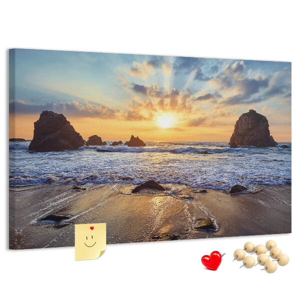 Kurkbord met afbeelding van een zonsondergang boven de kalme zee
