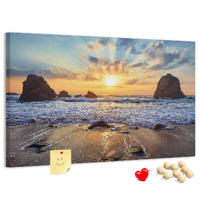 Kurkbord met afbeelding van een zonsondergang boven de kalme zee