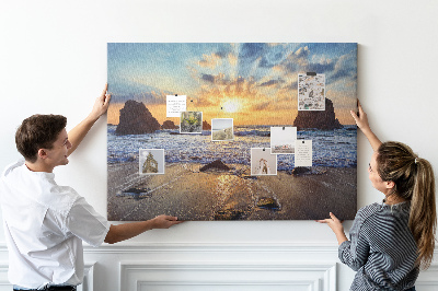 Kurkbord met afbeelding van een zonsondergang boven de kalme zee