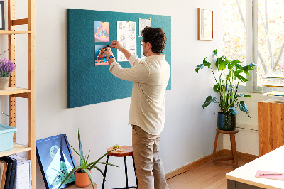 Kurk prikbord met geometrische vormen in blauwe tinten