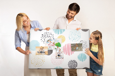 Prikbord met kleurrijke vormen in diverse patronen