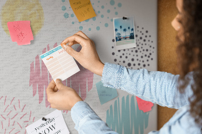 Prikbord met kleurrijke vormen in diverse patronen