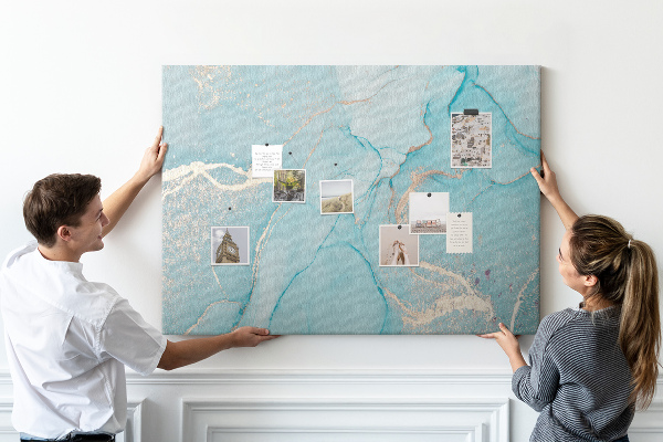 Prikbord met blauw marmerpatroon en fijne adertjes