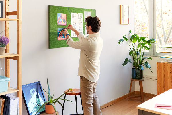 Kurkbord met groene golven en delicate lijnen