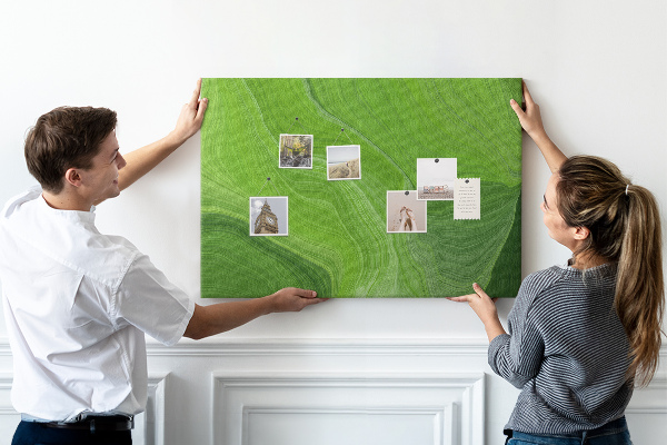 Kurkbord met groene golven en delicate lijnen