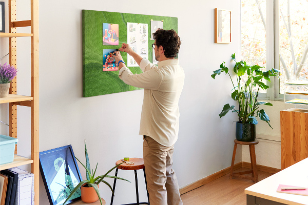 Kurkbord met groene golven en delicate lijnen