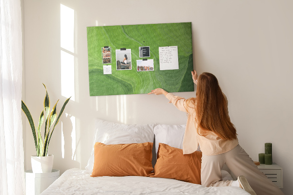 Kurkbord met groene golven en delicate lijnen