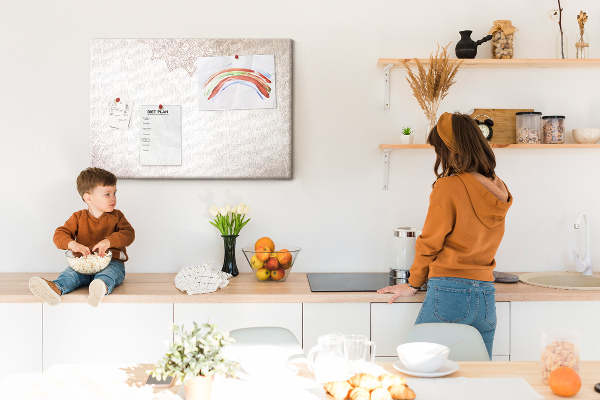 Prikbord met een verfijnd mandala-patroon op een lichte achtergrond