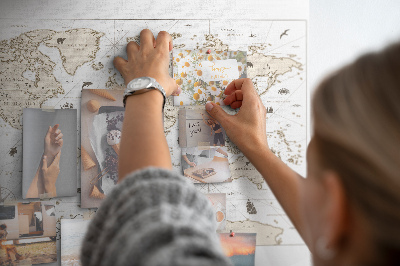 Kurkbord met een kaart van de oude wereld en geografische details