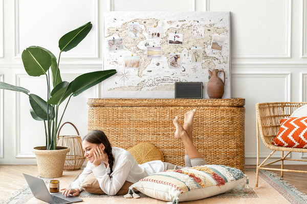 Kurkbord met een kaart van de oude wereld en geografische details