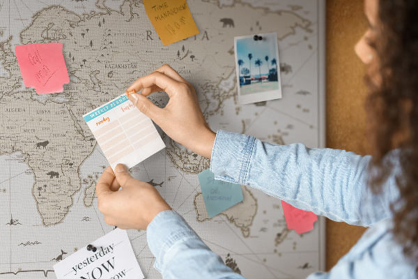 Kurkbord met een kaart van de oude wereld en geografische details