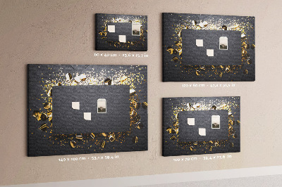 Kurk prikbord met gouden confetti op een zwarte achtergrond