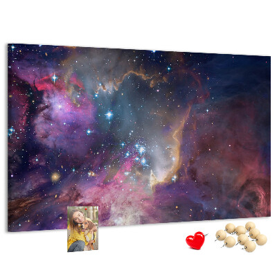 Kurkbord met een afbeelding van een ruimtelandschap met sterren en nevels