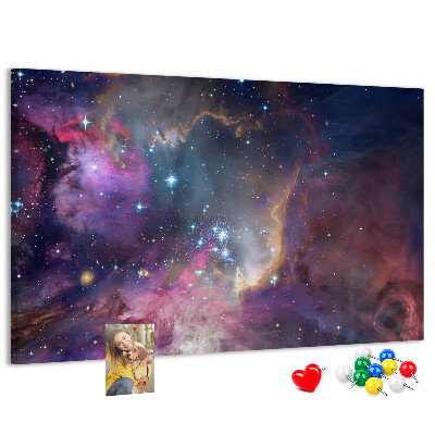 Kurkbord met een afbeelding van een ruimtelandschap met sterren en nevels