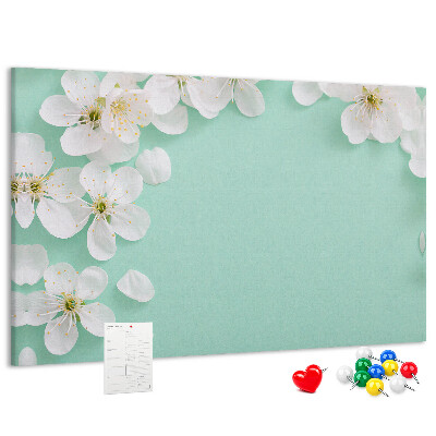 Kurkbord met bloemmotieven op een pastelkleurige achtergrond