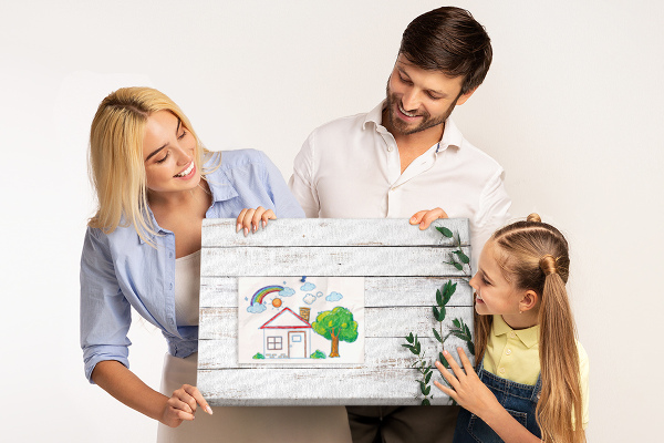 Kurk prikbord met rustiek hout en groene takken