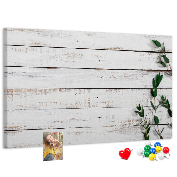 Kurk prikbord met rustiek hout en groene takken