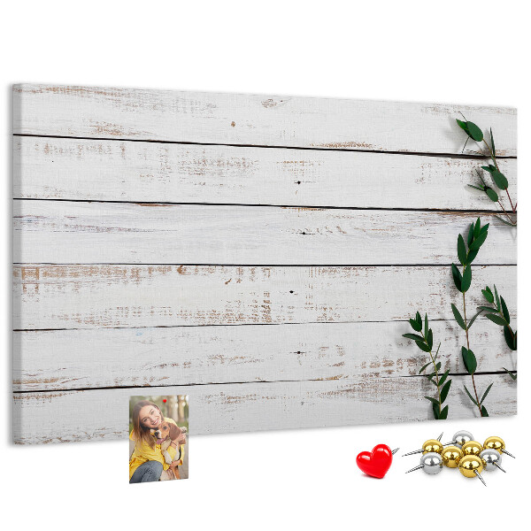Kurk prikbord met rustiek hout en groene takken