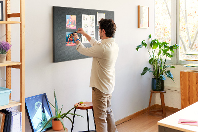 Kurk prikbord lamplicht op een donker pad