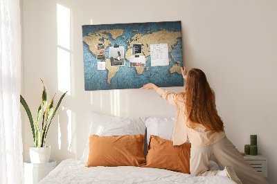 Prikbord oude wereldkaart met kompas