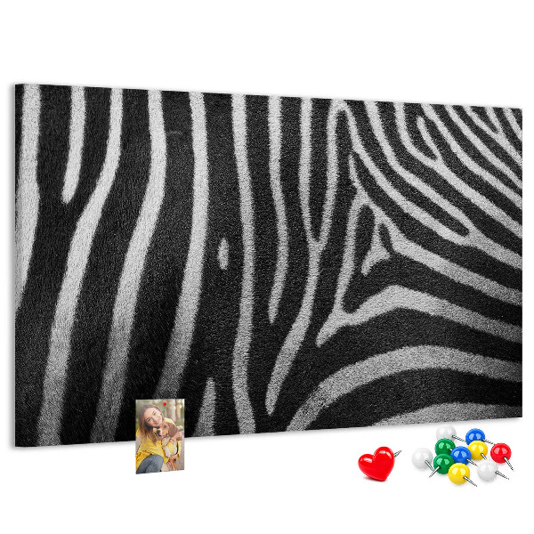 Prikbord met zwart-witte zebrastrepen