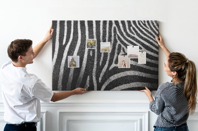 Prikbord met zwart-witte zebrastrepen