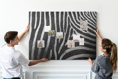 Prikbord met zwart-witte zebrastrepen