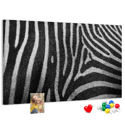 Prikbord met zwart-witte zebrastrepen