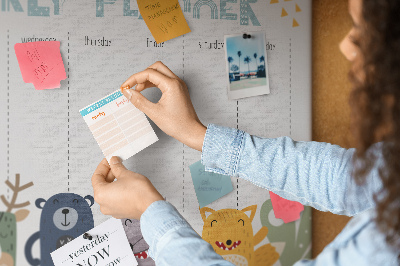 Kurkbord met kleurrijke weekplanner en dierenprint