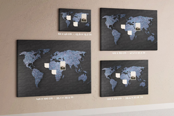 Kurk prikbord wereldkaart uitgevoerd in verschillende blauwtinten