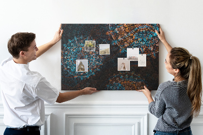 Kurken prikbord met een complexe mandala-print in blauwe en bruine tinten