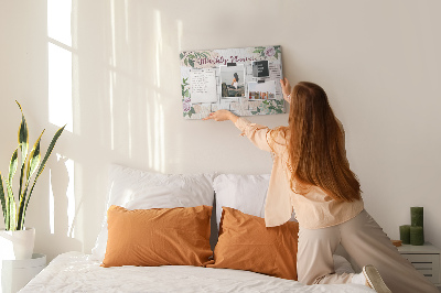 Kurken prikbord maandkalender met bloemenaccenten