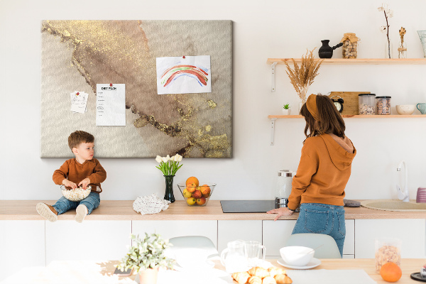 Kurk prikbord met abstract landschap met gouden accenten