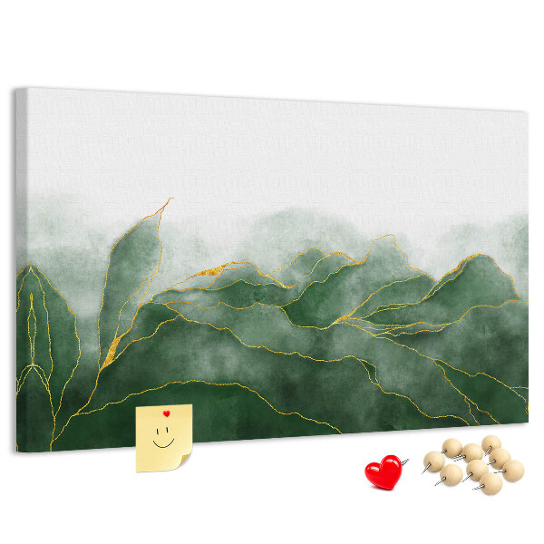 Prikbord met gouden accenten op groene bladeren