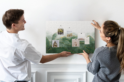 Prikbord met gouden accenten op groene bladeren