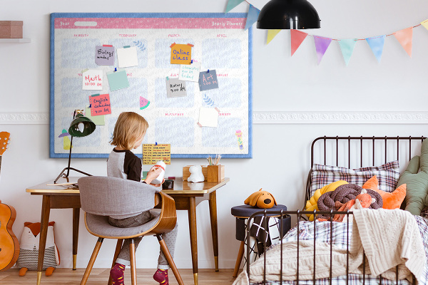 Kurkbord jaarplanner met fruitmotief